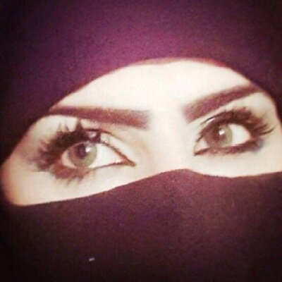 كلّي ثِقـه بأنّ اللّہ مَعِي ، و مهمآ تأجّلتْ ( أمنيآتي ) فـ هو لَن ينساآإني