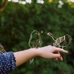 مهتمة بالتسويق الالكتروني والجمال والعناية وانقل لكم تجاربي وتجارب من حولي من منتجات متنوعة 🛍