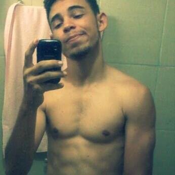 oi sou Linderman Leão, tenho 20 anos, gosto muito de sair com minha galera e curtir a vida adoidado, bem vindo ao meu Twitter ;D
