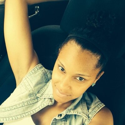 I live my life 2 da fullest...EST. [9.23]...beautful daughter LOVE MY BRE..but most of all blessed!!