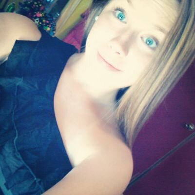 The names Zoie. Im just an average teenage girl. Im single. And loving the fact i am. So follow me!(: