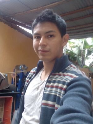 soy apasionado por el futbol  debido a que en mi familia todos juegan o an jugado futbol, soy muy buena onda,muy alegre me gusta salir con la familia