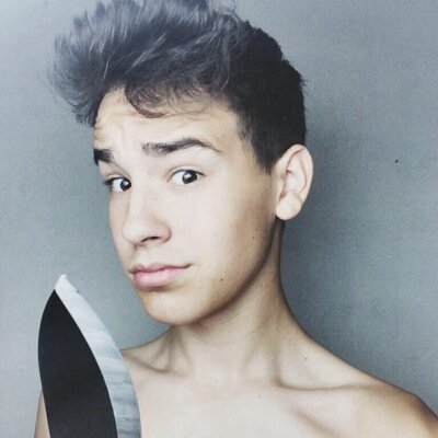 free follow from @bedheadshawn & @radicaljacxb so go follow them please and thanks