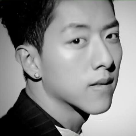 韓國CNBLUE李正信應援網站해피정신香港分站  (happyjshk@gmail.com)
韓國 @HappyJS_
日本 @HappyJS_JP
香港 @HappyJS_HK
星加坡 @HappyJS_SG
泰國 @HappyJS_TH