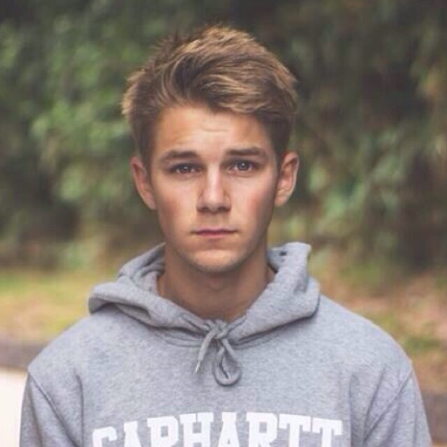 KellinDix's profile picture. I'll break your heart, so it's up to you to see if I'm worth it.