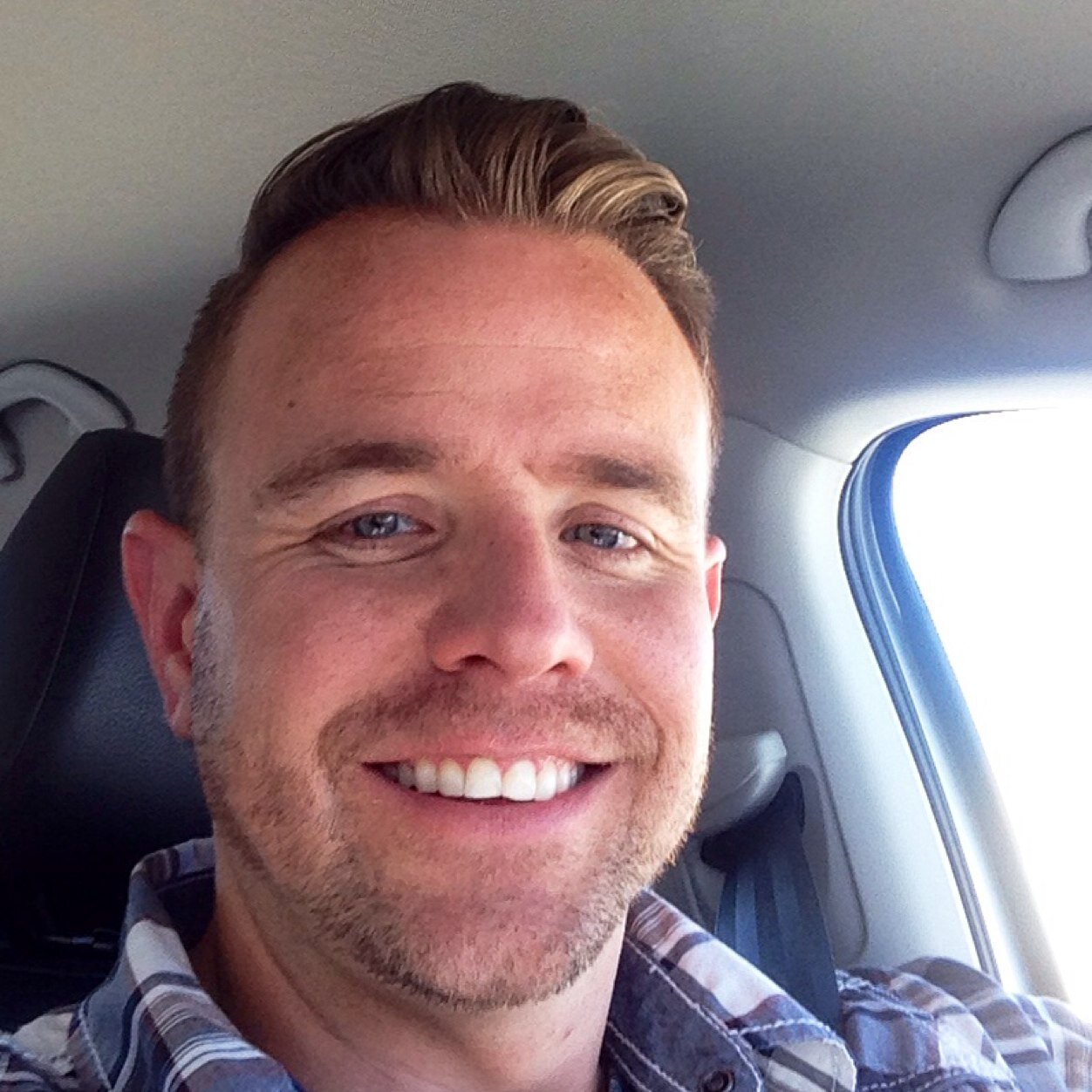 Married to a Goddess, Father to Angels, Owner of Maximus, Entrepreneur and Conqueror of all things Tech!