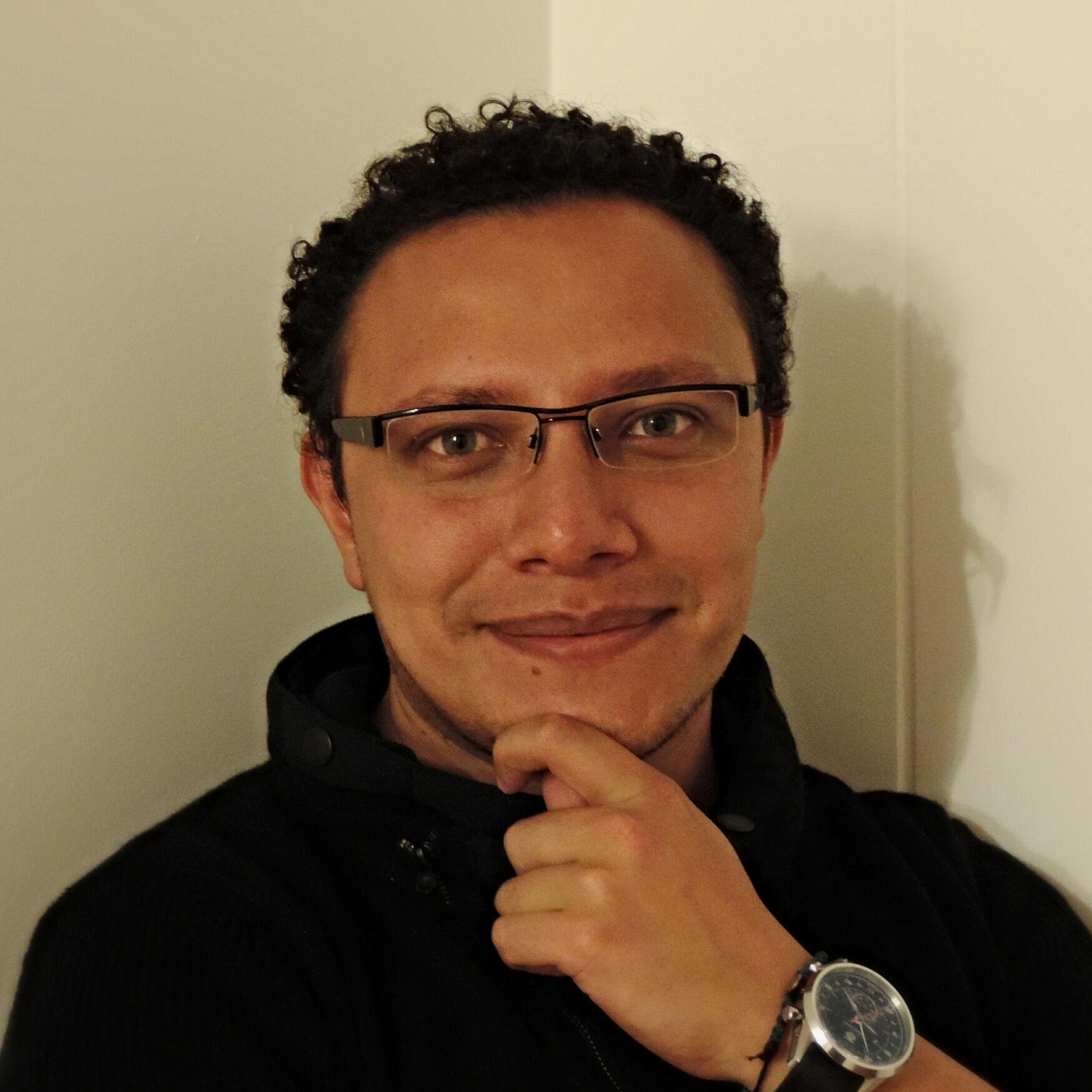 Ingeniero Electrónico, Especialización Seguridad Informática, Especialización Seguridad de Redes, ITIL, COBIT, CISSP, Ethical Hacking :::Geek:: ACDC