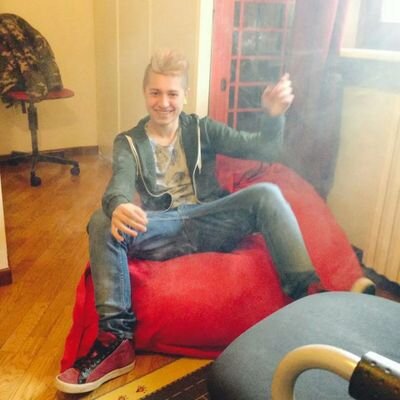 aymen_bhl's profile picture. celiba... 
j ai steam,facebook,kik...