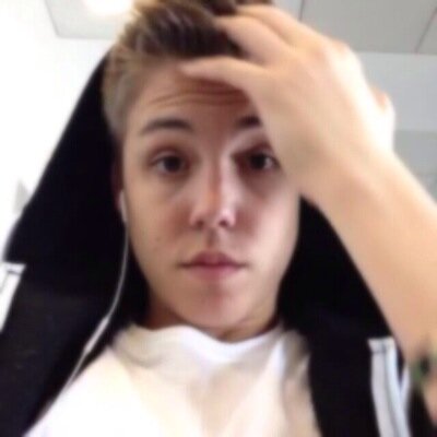 follow @whitesidegrande and tell her who