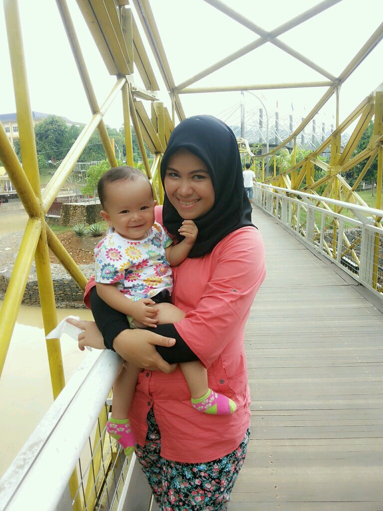 Nadhira's Mom n dedy's wife