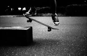 Skater. Venezolano, orgulloso. qlq contigo fuera de aqui bruja.