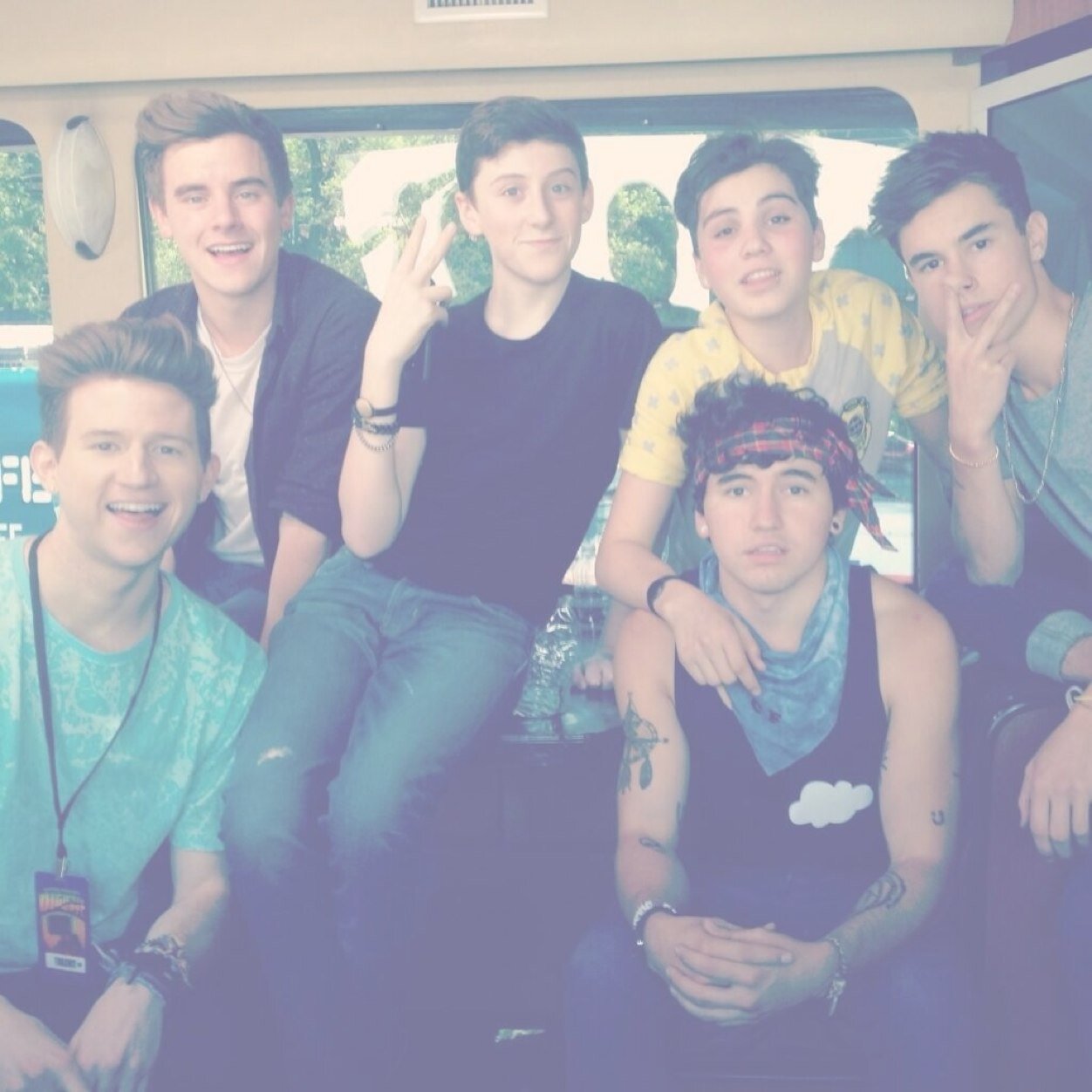 dm me something about a fan or one of the boys and i'll tweet it(: