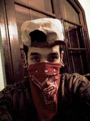 Quase 18 rs , Aquario,Longboard . Hip Hop .Follow me (; http://t.co/AUoBR2bHer