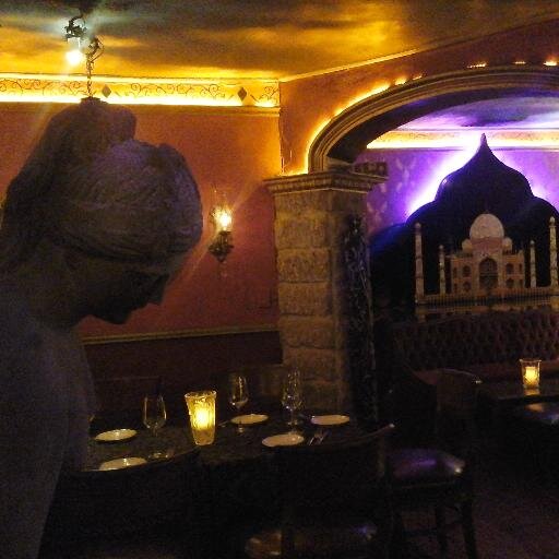Restaurant bar Único en su tipo, ubicado en Paseo de Montejo.
Frente al Monumento a la Patria
Reservaciones 926 65 87