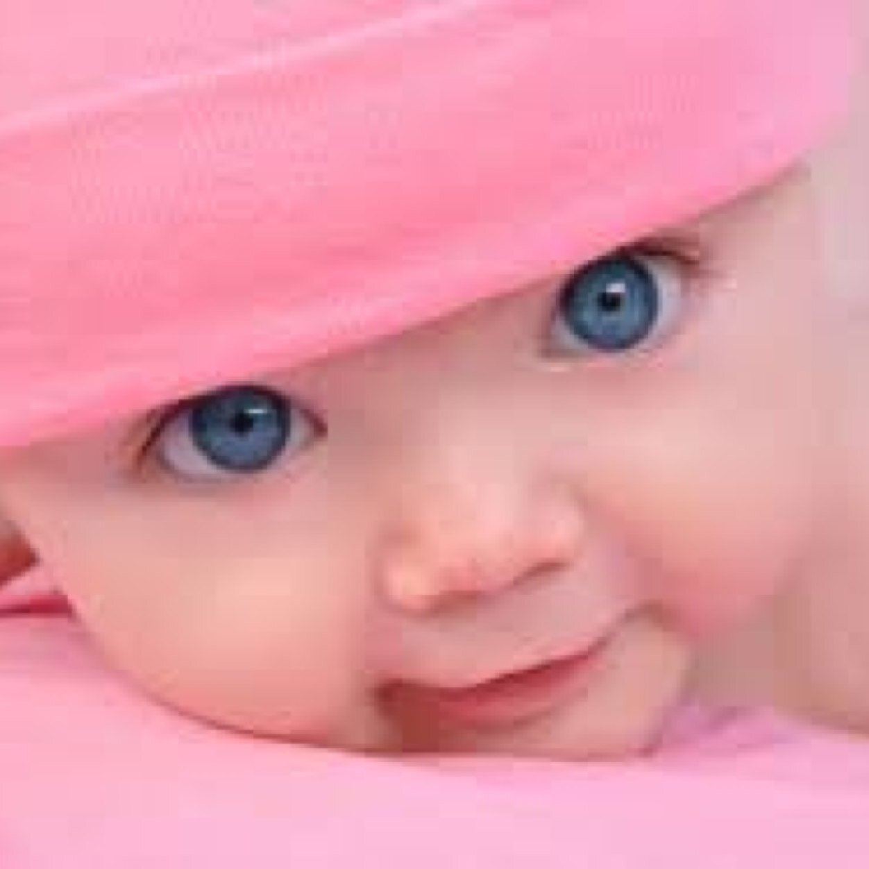 6 months old baby girl, alone and sad in need of a family | rp