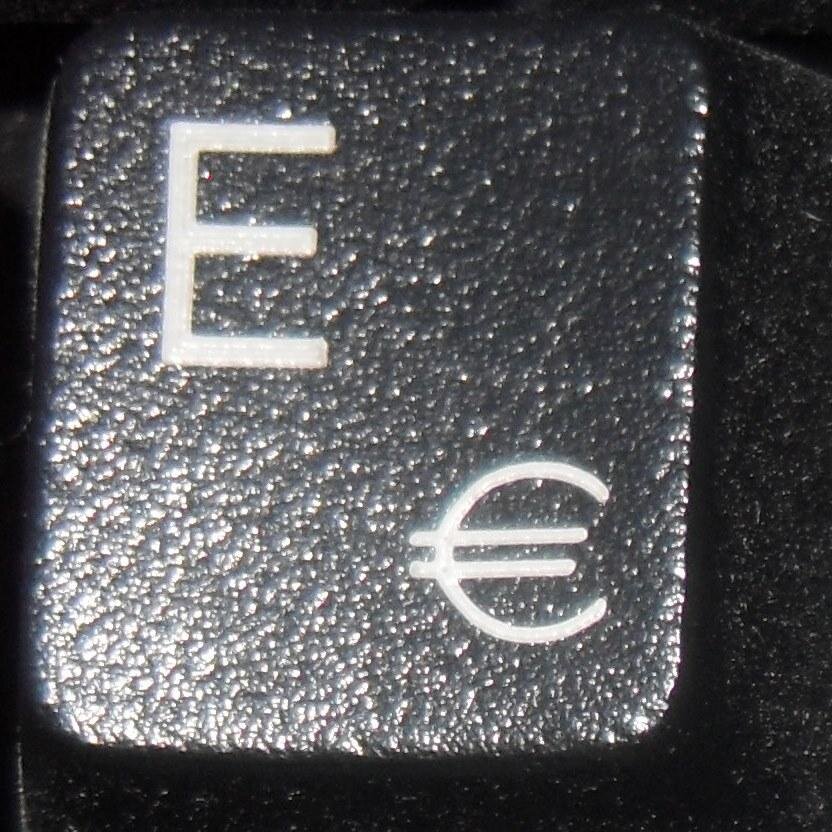 Nerd, PC-Enthusiast, IT'ler & Computer-Freak, der seine Leidenschaft durch Gutscheine & Coupons günstiger halten will.
