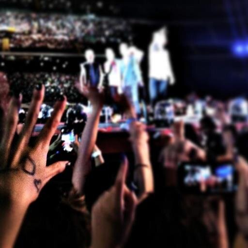 ''Se il mondo fosse sordo non saprebbe quanto fa la musica. A volte una canzone salva delle persone.'' Love @onedirection  @ddlovato @LittleMixOffic