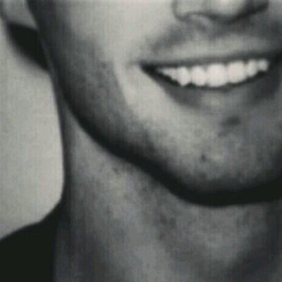 ..‏يهُمنِي من يهتم،والبقِيه غُرباء.! لستُ الأفضل لكن لِي اُسلوبِي.،،