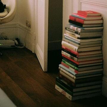 smell_ofbooks's profile picture. Books reviews // Recensioni di libri