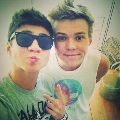 follow @calumxatl please! you can ask for a follow back x