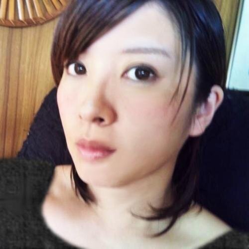 Tweets in English and Japanese. Feel free to follow and talk to me :)