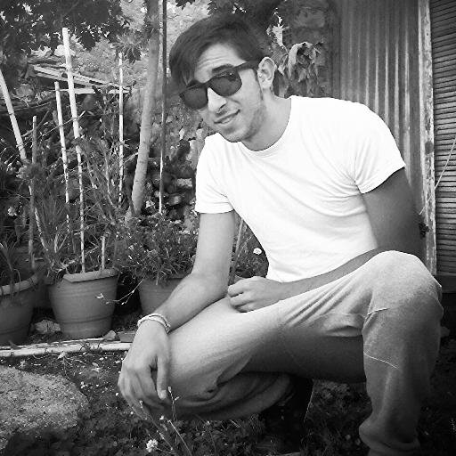 La vida es una obra de teatro que no permite ensayos. Por eso, canta, ríe, baila, llora y vive intensamente cada momento de tu vida... antes que el telón baje