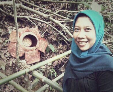 live simply, walk humbly, love genuinely. 
lagi belajar: ningkatin taat, ninggalin maksiat, nebarin manfaat