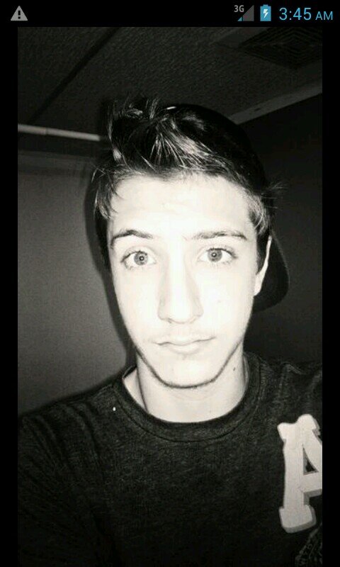 My names Logan  I read alot of books. I love horror movies.  I'm addicted to metal.  Dont make it weird.  /m\