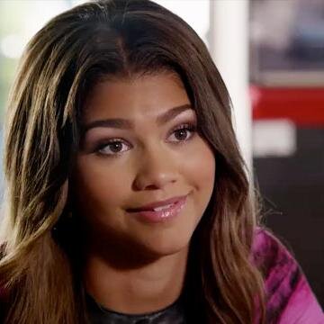 hi i'm Zoey Stevens i'm 17 i sing and dance #single my mom got married i got 3 new bros and my phone can control boys crazy right