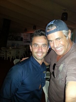 Barman italiano lavoro nella lussuosa Versilia passioni...sport, cartoon serie tv FOX e mangiare.