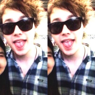 Hello you are beautiful please follow @hoodbucks for this follow [ask her for a followback] If you already follow her tysm free follow
