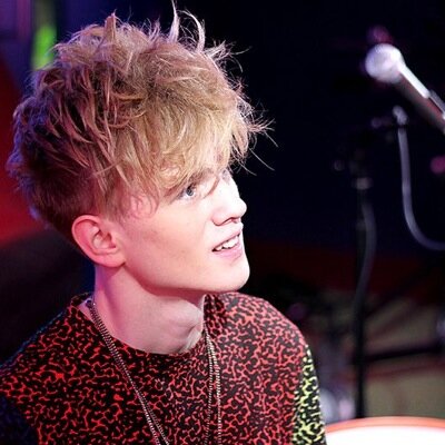 ⚠THIS IS A FREE FOLLOW⚠ follow @beauholics please