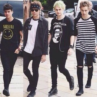 Follow @hologramuke please ily x