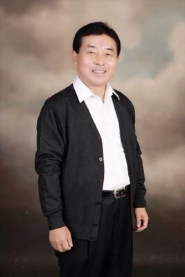 말이 안되는 것들을 안보고, 꼼수가 숨쉬지 못하는 세상을 꿈꾸는 방송인, 남을 배려하는 것과 서로 안다는 것이 즐거운 추억으로 남기를 바라는 역사학도.