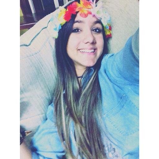 BeeaLopesOfcial's profile picture. 