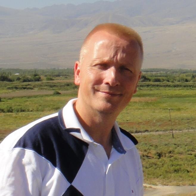 Strategic sales professional. Exploring world, health, technology and innovations. Father of four children. Sport fan.