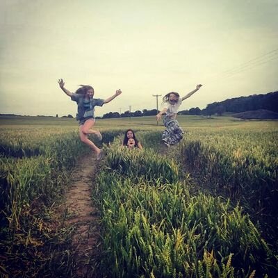 instagram: louisebarlow_