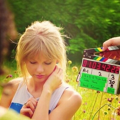 go follow @taydailyx but we will still RT and favorite things on this accounts timeline.