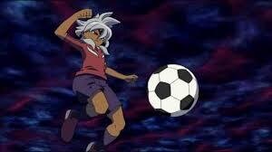 juagador y capitán del equipo Ogro. Me llamo Bash Lancer y tengo como misión aniquilar el fútbol que Mark Evans dejó.