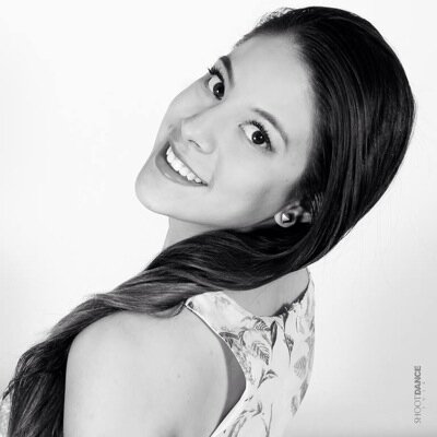 Psicóloga gestalt y bailarina clásica... Amo a mi país y confío en mi gente :) siempre podemos ser mejores. ¡Lo imposible solo tarda un poco más!