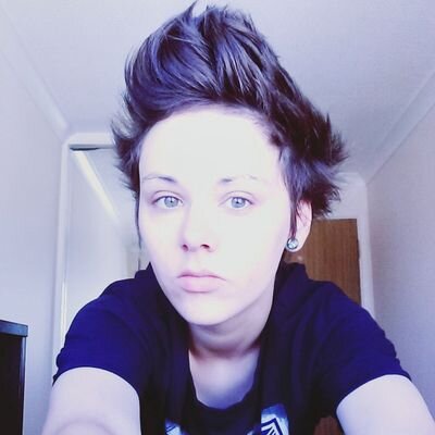 22 lesbian Uk ✌ ✯ 
Agoraphobic
Love animals n spirtual things.

Follow me on my journey.