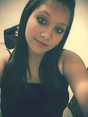 Dramática, irritante, carente, louca, irônica, desligada, chata e muito ciumenta. Prazer, eu *-*
