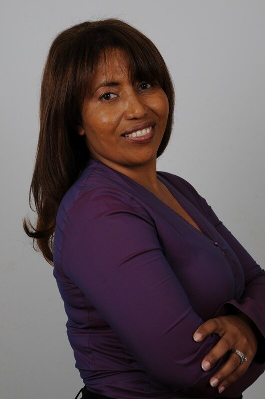 Creyente del segundo advenimiento de nuestro Señor, Felizmente casada con Rafael Ubri, Periodista, Amiga verdadera, Madre por vocación y una Hija entregada.