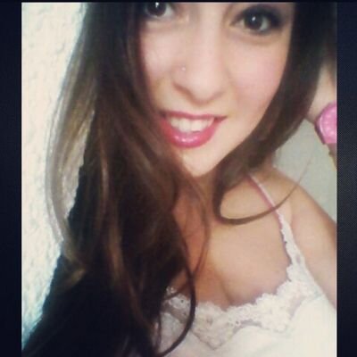 alex_montoliub's profile picture. XV inviernos. Olvídate del príncipe azul, búscate un lobo feroz que te vea mejor, te escuche mejor y te coma mejor.