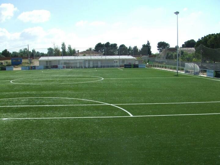 Escuela de fútbol base donde el trabajo y la ilusión nunca falta. Ademas con una Pista de Padel. Para contactar con nosotros: veronpradosdelrey@gmail.com