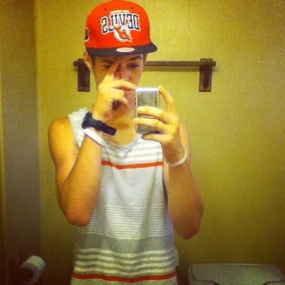 8th Grader 
Instagram: _._BS_._ Kik:jonathan..tiger_c_
TJHS
£Woop Woop£
¥Lover1¥
€Single€
