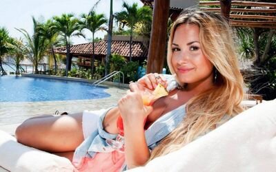 Demi Lovato is my hero.Cuz you’ve been hurt before I can see it in your eyes You try to smile it away Some things, you can’t disguise. -----