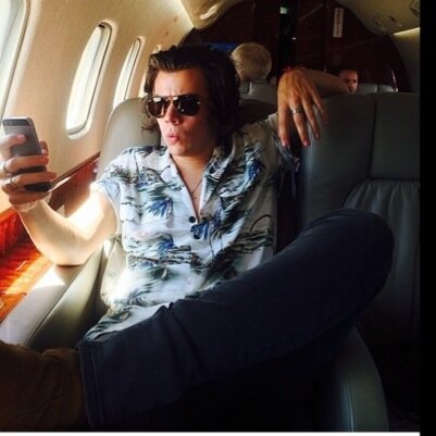 HEY AMOR, NÃO PRECISA SEGUIR AQUI OK? SÓ SEGUIR O @tomlinson_dlc E PEDIR PARA EU SEGUIR DE VOLTA LA QUE SIGO TAMBEM OK ? 

Beijos