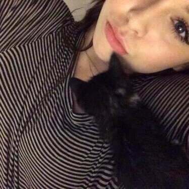 Ashley || 18 || single || etero || {I'm a possessive person}