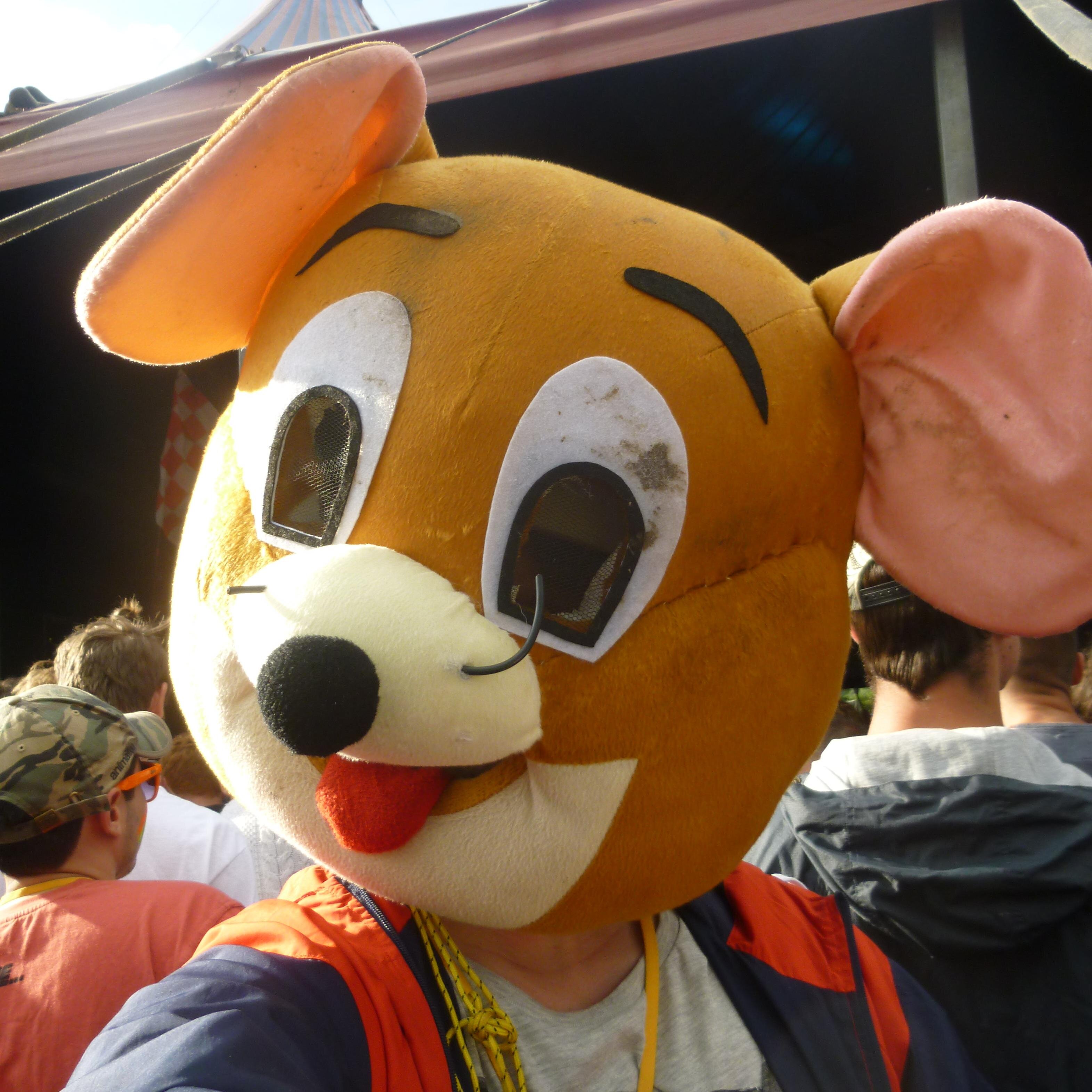 smaghnagi's profile picture. lover of a #jewfro , abit goofy and sometimes abit social hand Grenade